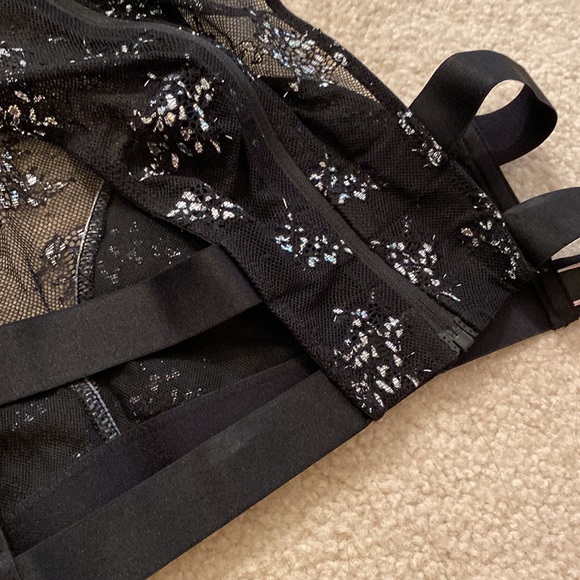 Valentine 💖NWT VERY SEXY Shine Lace High-neck Bra - Picture 12 of 14